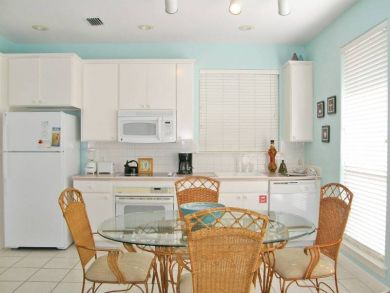 Kitchen & Dining Area
