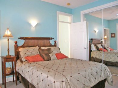 Bedroom with Queen Bed
