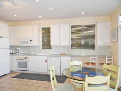 Charming Vacation Rental on Destin 240 yards to Beaches