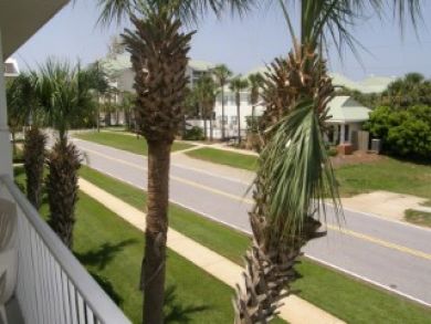 Great Value Destin Vacation Condo Sleeps Six Guests.