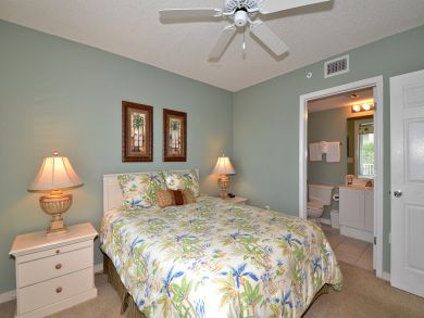 Bedroom 2 with queen bed Bedroom 2 with queen bed