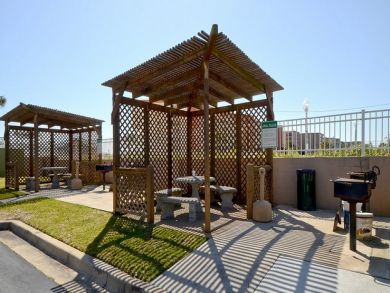 Shared grill & pic nic area Shared grill & pic nic area