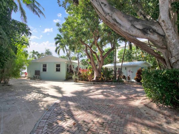 Islamorada Paradise on Beach with Pool Sleeps 8 Guests