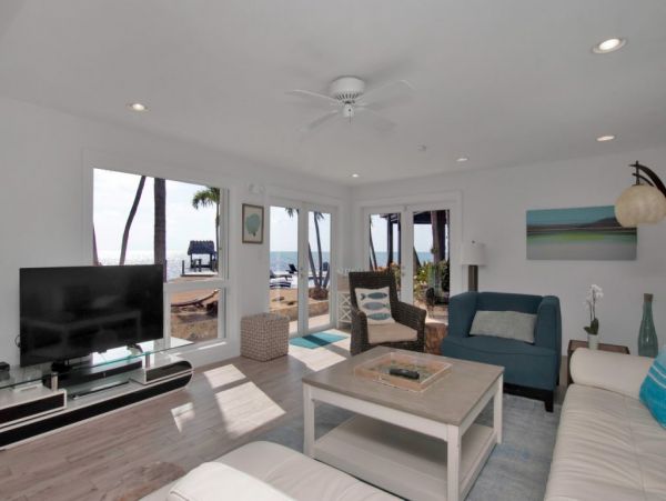 Islamorada Paradise on Beach with Pool Sleeps 8 Guests