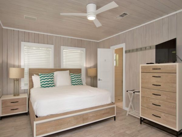 Islamorada Paradise on Beach with Pool Sleeps 8 Guests