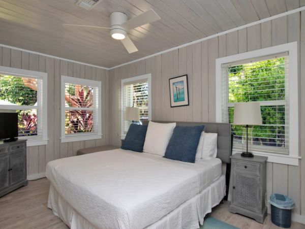 Islamorada Paradise on Beach with Pool Sleeps 8 Guests