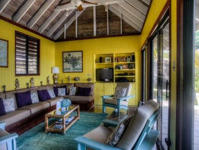 Living area seats ten
