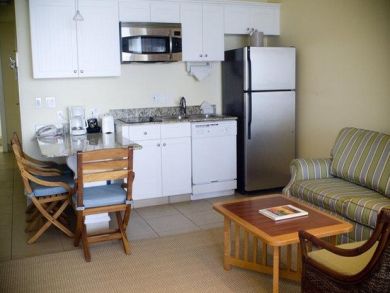 Kitchen & dining area