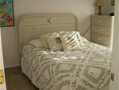 Bedroom 2 with queen bed Bedroom 2 with queen bed