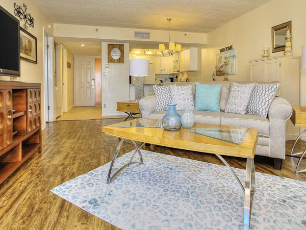 INDIAN SHORES SPACIOUS BEACH CONDO!