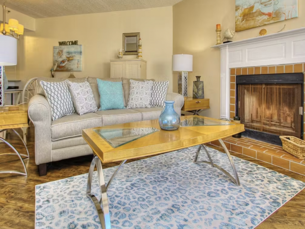 INDIAN SHORES SPACIOUS BEACH CONDO!