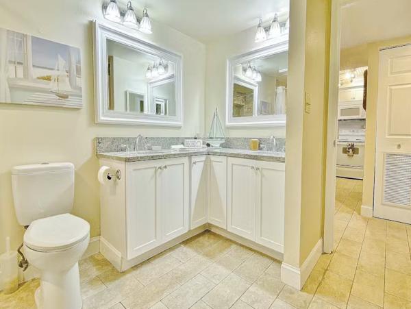 INDIAN SHORES SPACIOUS BEACH CONDO!