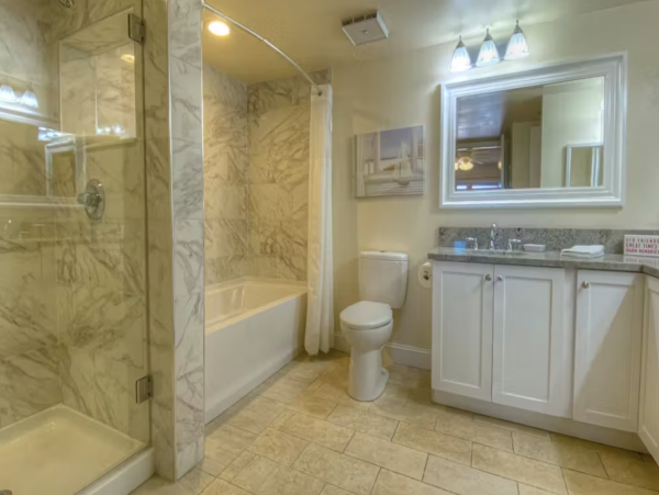 INDIAN SHORES SPACIOUS BEACH CONDO!