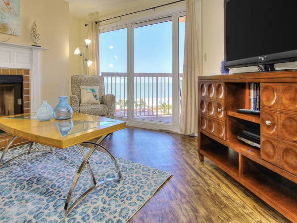 INDIAN SHORES SPACIOUS BEACH CONDO!