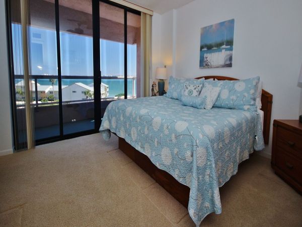 Gulf View Condo in Clearwater with Three Bedrooms Sleeps 8
