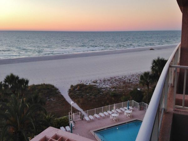 Gulf View Condo in Clearwater with Three Bedrooms Sleeps 8