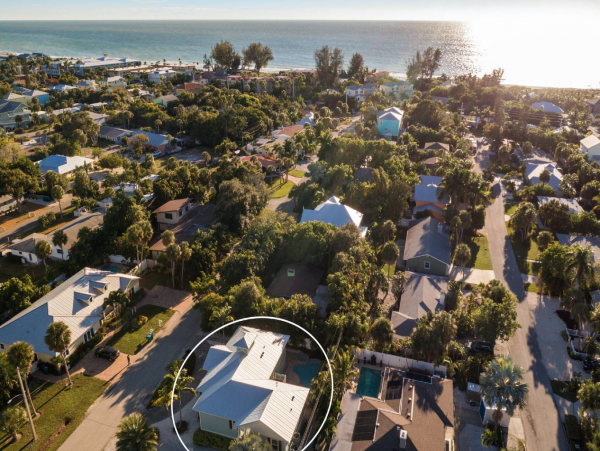 Coastal Anna Maria Island Vacation Pool Home Walk to Beach