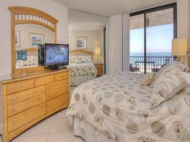 One Bedroom Gulf Front Condo with Modern Decor & Gulf Views