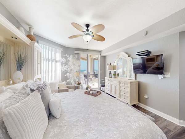 Clearwater Gulf View Beach Condo with Great Resort Amenities