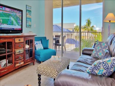 Two Bedroom Beach Vacation Condo Sleeps 8 Communal Pool