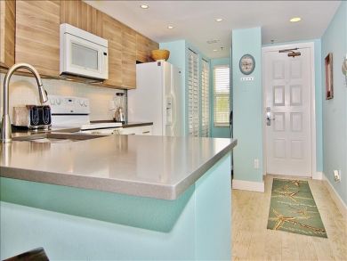 Two Bedroom Beach Vacation Condo Sleeps 8 Communal Pool