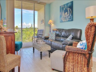 Two Bedroom Beach Vacation Condo Sleeps 8 Communal Pool