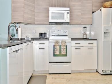 Two Bedroom Beach Vacation Condo Sleeps 8 Communal Pool