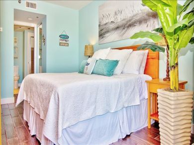 Two Bedroom Beach Vacation Condo Sleeps 8 Communal Pool