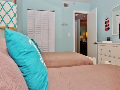 Two Bedroom Beach Vacation Condo Sleeps 8 Communal Pool