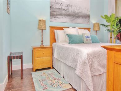 Two Bedroom Beach Vacation Condo Sleeps 8 Communal Pool