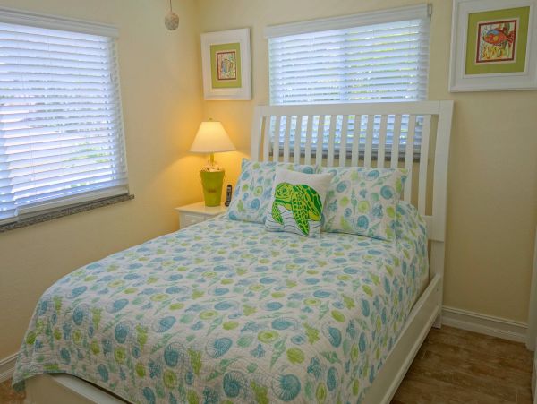 Anna Maria - Short Walk to Beach - Two Bedroom Condo