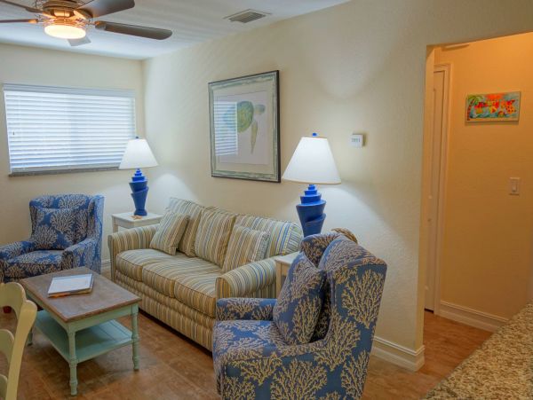 Anna Maria - Short Walk to Beach - Two Bedroom Condo