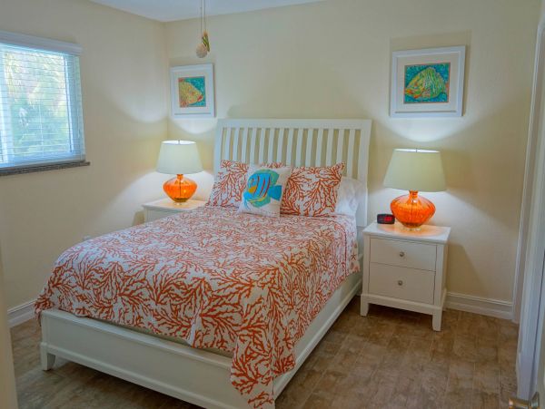 Anna Maria - Short Walk to Beach - Two Bedroom Condo
