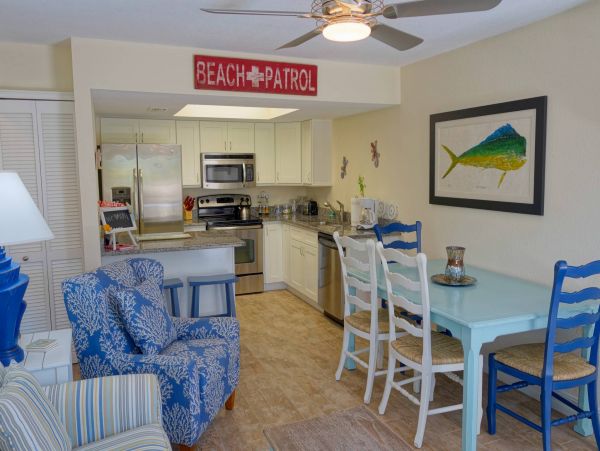 Anna Maria - Short Walk to Beach - Two Bedroom Condo