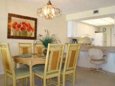 Dining area seats six Dining area seats six