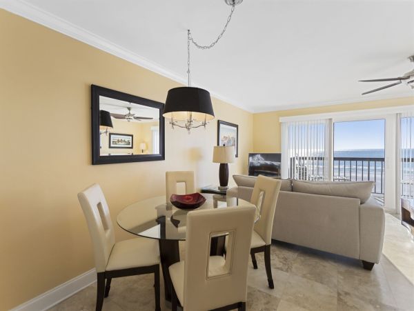 Gulf-Front Retreat: Coastal Comfort with Stunning Beach Views