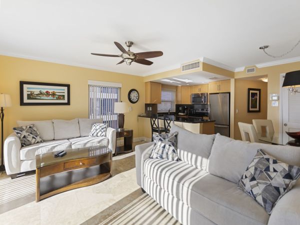Gulf-Front Retreat: Coastal Comfort with Stunning Beach Views