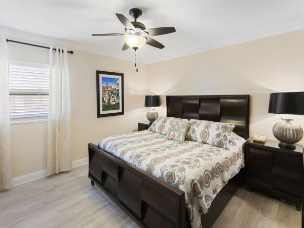 Gulf-Front Retreat: Coastal Comfort with Stunning Beach Views