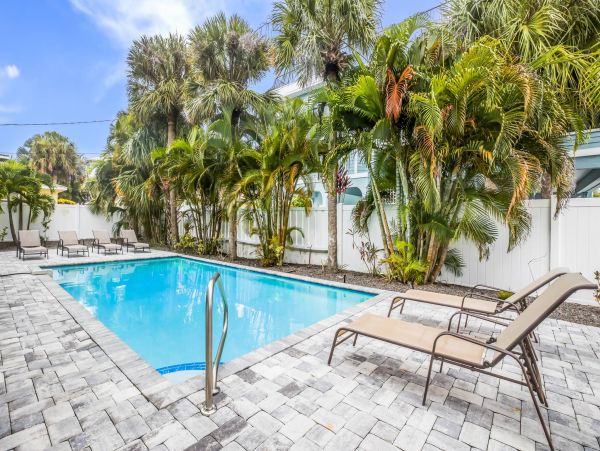 Holmes Beach Vacation Condo 2-Bedroom Anna Maria Island Rental with Pool