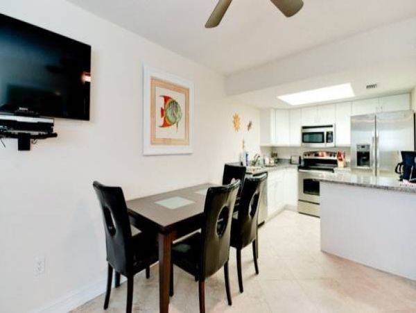 Holmes Beach Vacation Condo 2-Bedroom Anna Maria Island Rental with Pool