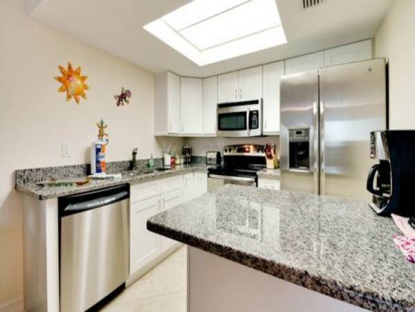 Holmes Beach Vacation Condo 2-Bedroom Anna Maria Island Rental with Pool