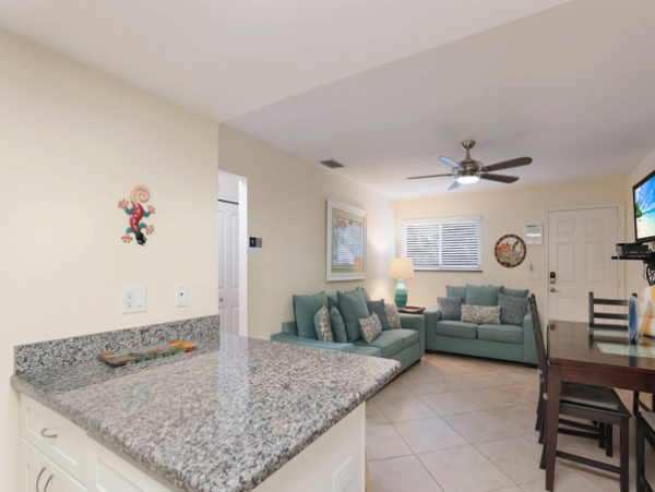 Holmes Beach Vacation Condo 2-Bedroom Anna Maria Island Rental with Pool
