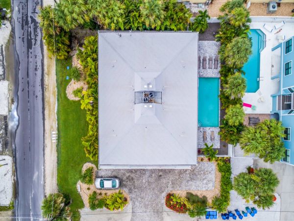 Holmes Beach Vacation Condo 2-Bedroom Anna Maria Island Rental with Pool