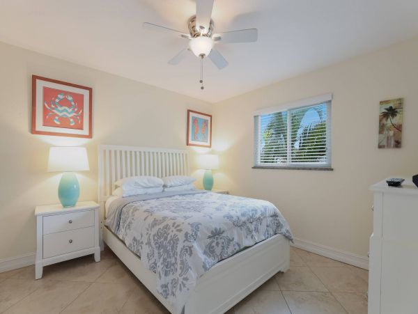 Holmes Beach Vacation Condo 2-Bedroom Anna Maria Island Rental with Pool