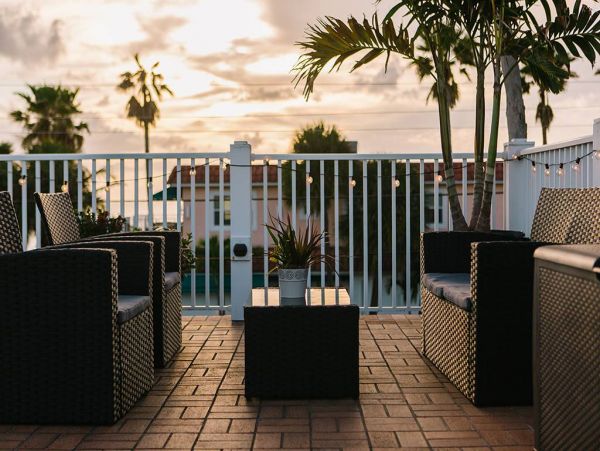 Anna Maria 1 Bedroom Rental - Beach Access Across Street!