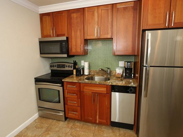 Anna Maria 1 Bedroom Rental - Beach Access Across Street!