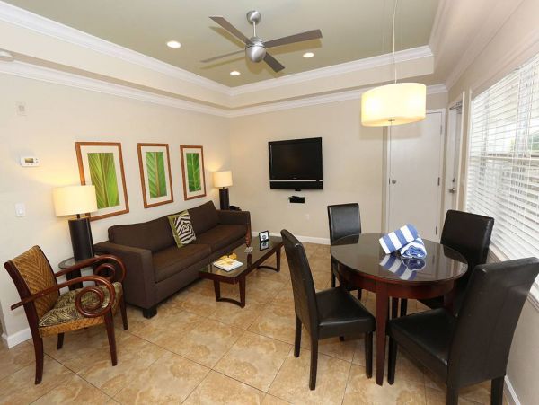 Anna Maria 1 Bedroom Rental - Beach Access Across Street!