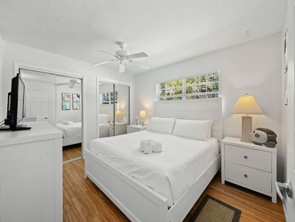 Holmes Beach Vacation Pool Home