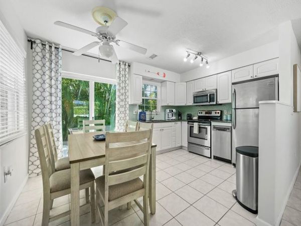 Holmes Beach Vacation Pool Home