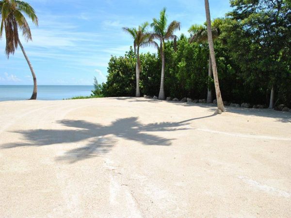 Oceanfront Four Bedroom Upper Keys Rentals